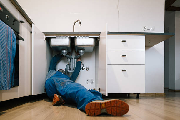 Professional Leak Detection technician working in Romney, IN